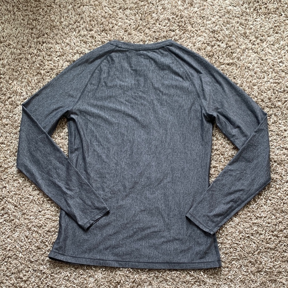 Under Armour Women's Dark Gray Heather Long Sleeve HeatGear Crew Performance Tee - Picture 6 of 8